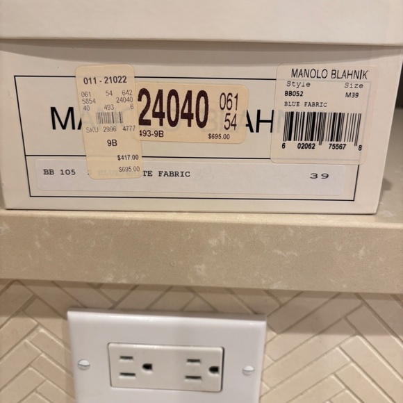 Vintage Manolo Blahnik - Picture 9 of 11